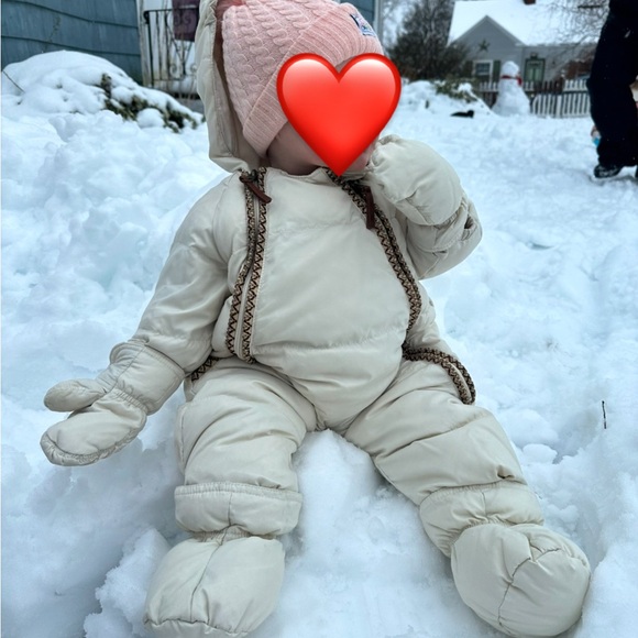 Ugg Australia baby snowsuit with attached booties and mittens - Picture 2 of 6